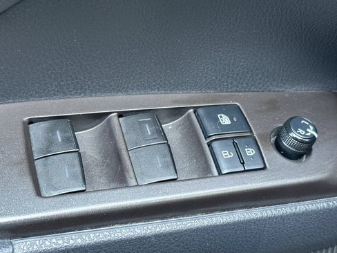 Used 2021 Toyota Camry SE FWD image 15