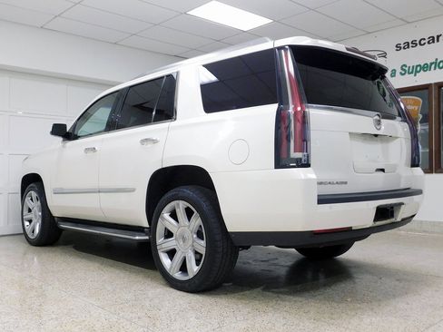 Used 2015 Cadillac Escalade Luxury image 9