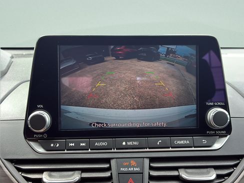 Used 2025 Nissan Altima 2.5 SV FWD image 33