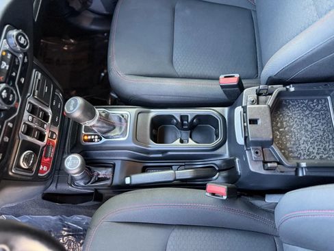 Used 2023 Jeep Wrangler Unlimited Rubicon w/ LED Lighting Group AWD/4WD image 39