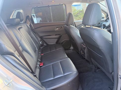 Used 2021 Nissan Rogue SL w/ Premium Package image 29