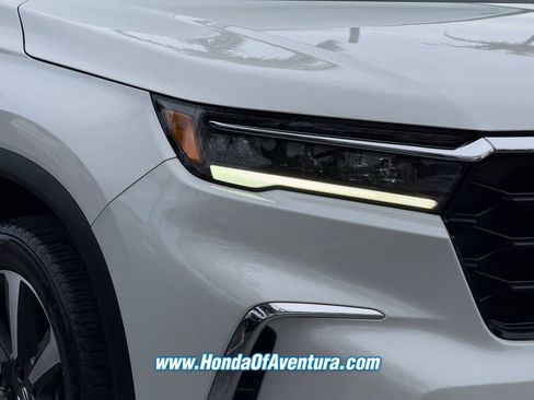 Certified 2025 Honda Pilot Elite image 8