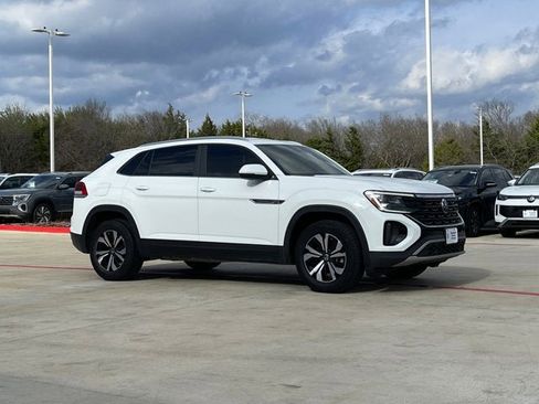 Used 2024 Volkswagen Atlas Cross Sport SE image 6