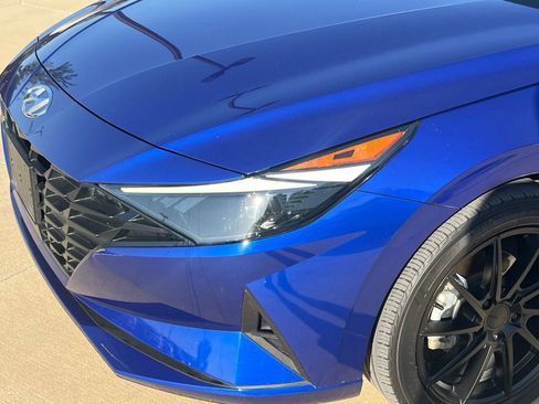 Used 2023 Hyundai Elantra SEL w/ Convenience Package FWD image 4
