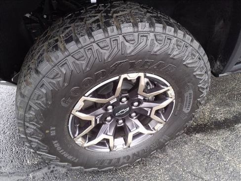 New 2024 Chevrolet Colorado ZR2 w/ Safety Package image 10