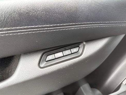 Used 2015 Cadillac Escalade Luxury image 26