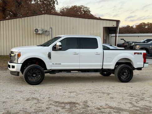 Used 2017 Ford F250 Lariat w/ Lariat Value Package image 4