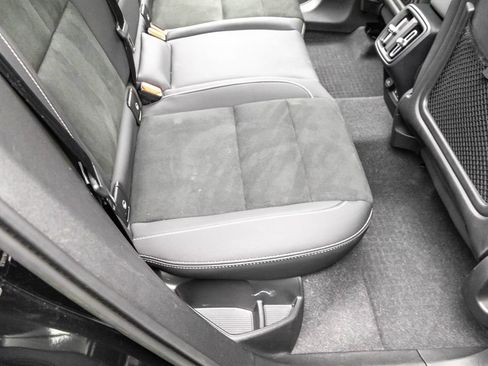 Used 2023 Volvo XC40 B5 Plus w/ Protection Package Premier image 29