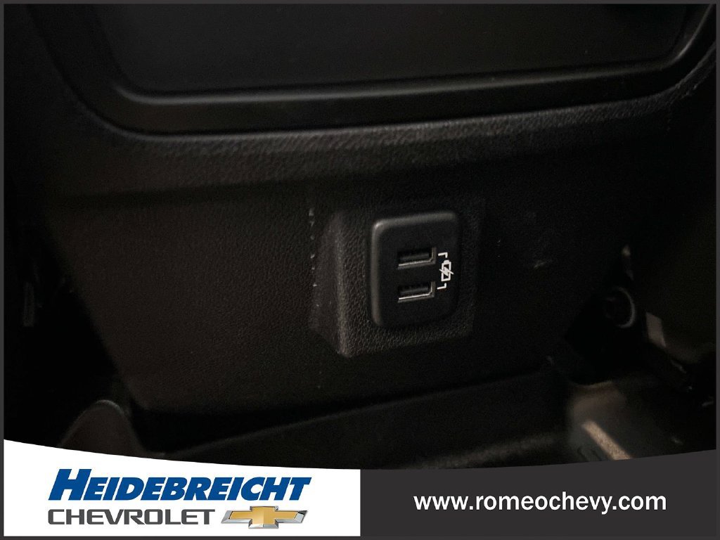 Used 2017 Chevrolet Traverse LT w/ Style and Technology Package AWD/4WD image 18