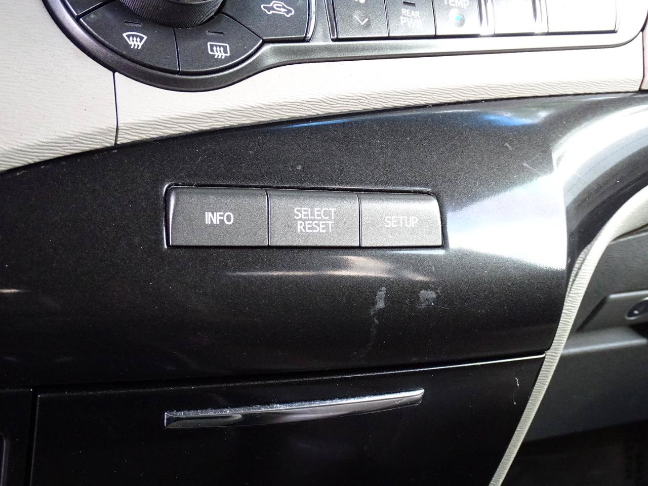 Used 2014 Toyota Sienna LE FWD image 25
