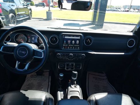 Used 2020 Jeep Gladiator Overland AWD/4WD image 15