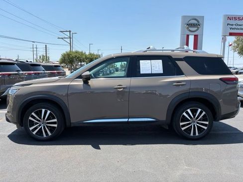 Certified 2023 Nissan Pathfinder Platinum FWD image 3
