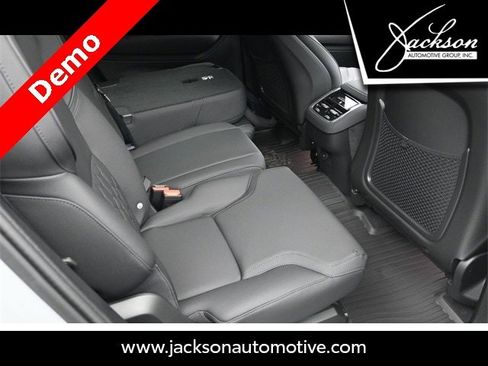 New 2025 Volvo XC90 B6 Core w/ Protection Package image 28