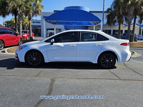 Used 2023 Toyota Corolla SE image 2