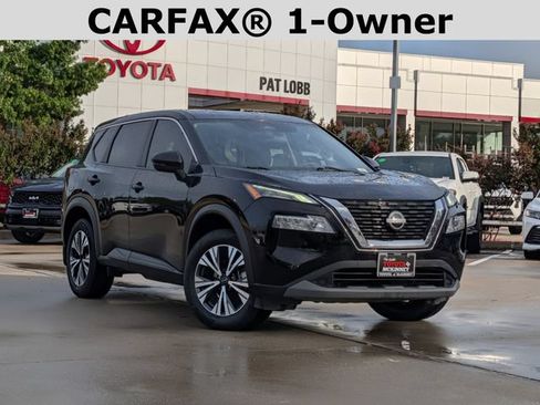 Used 2022 Nissan Rogue SV FWD image 2