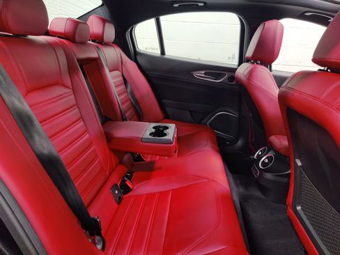 Certified 2022 Alfa Romeo Giulia Veloce image 16