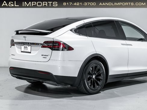 Used 2018 Tesla Model X 75D image 29
