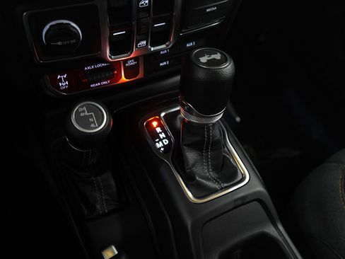 Used 2024 Jeep Wrangler Willys image 24