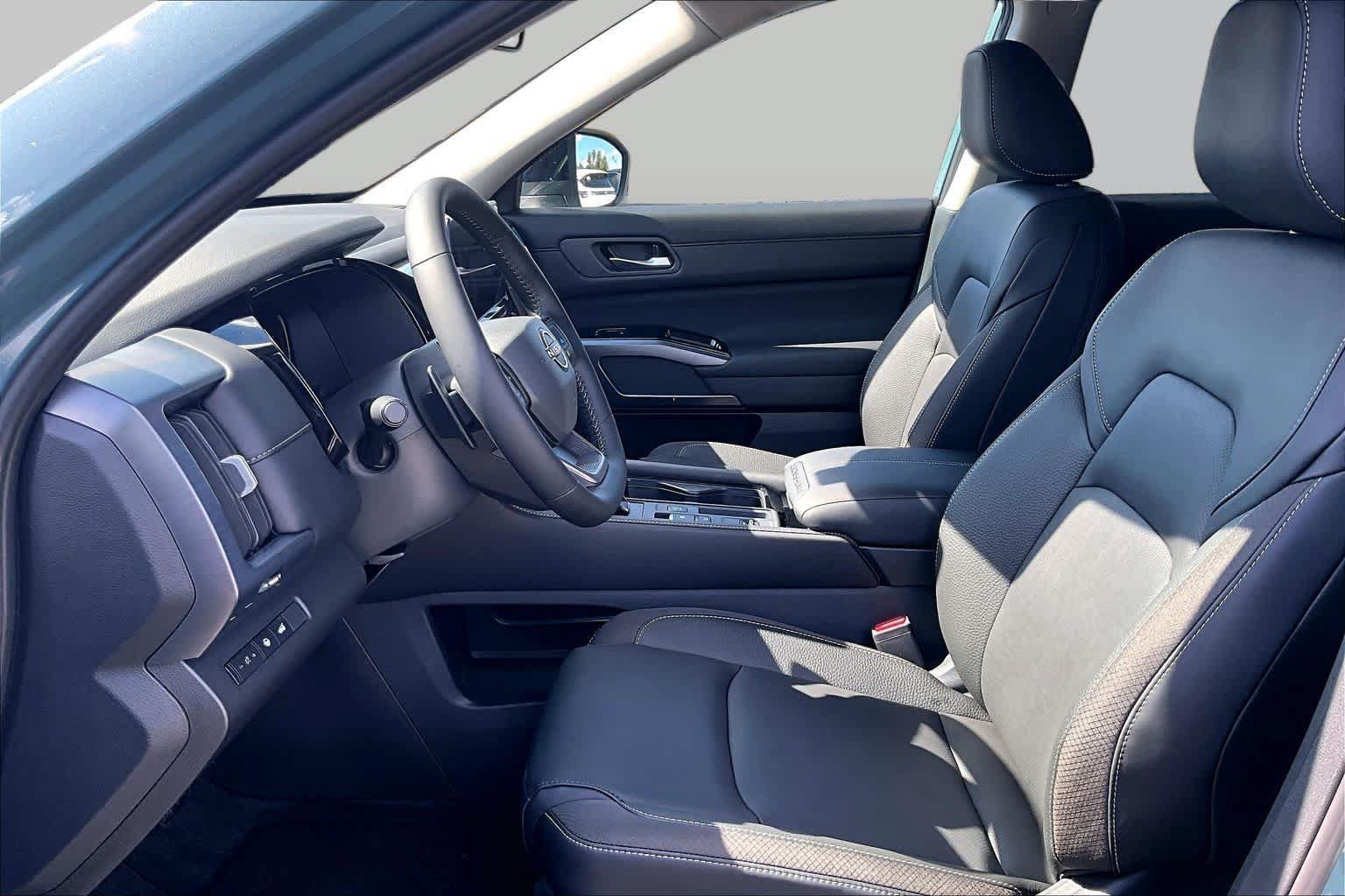New 2026 Nissan Pathfinder SL FWD image 9