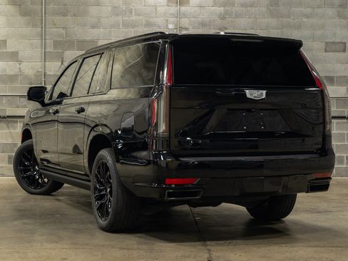 Used 2023 Cadillac Escalade ESV Sport Platinum w/ LPO, ONYX Package AWD/4WD image 5