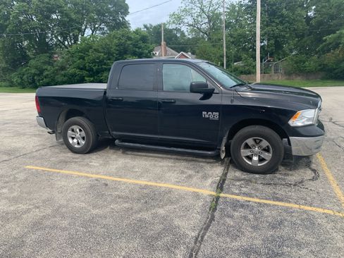 Used 2021 RAM 1500 Classic SLT AWD/4WD image 5