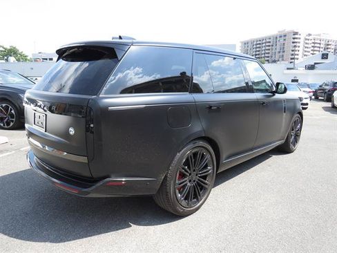 Used 2026 Land Rover Range Rover SV AWD/4WD image 4