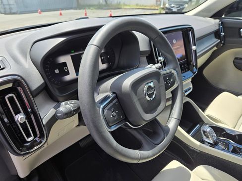 Certified 2023 Volvo XC40 B5 Plus w/ Protection Package Premier AWD/4WD image 16