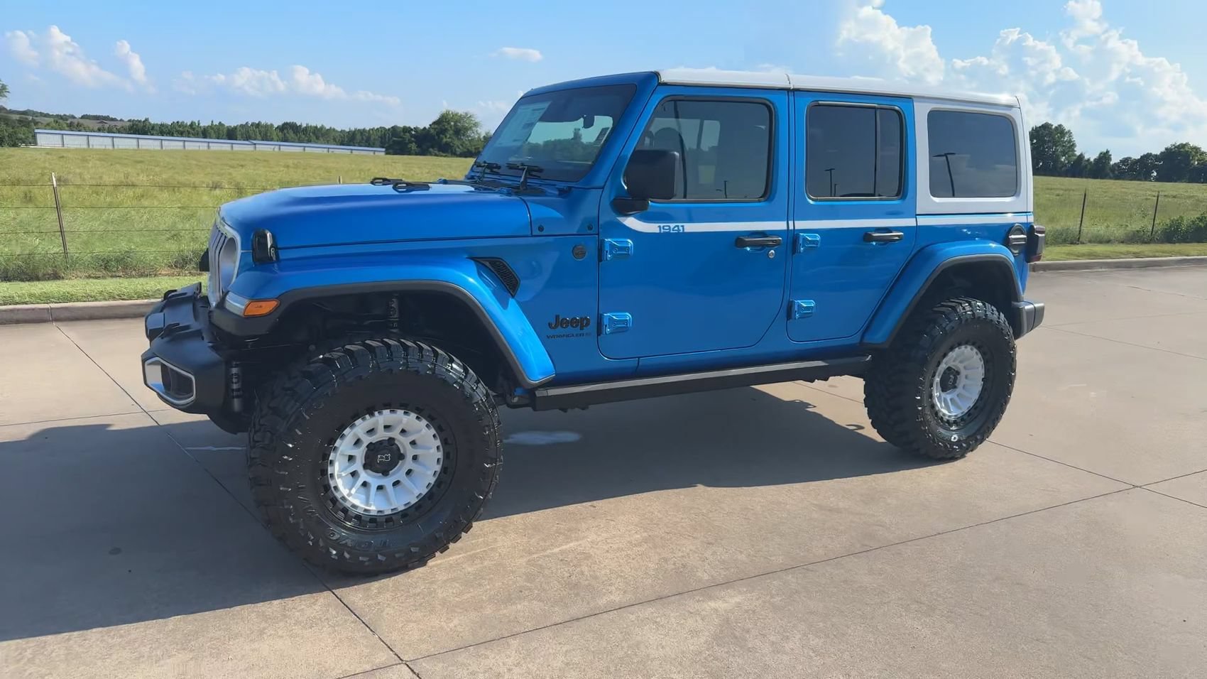 New 2026 Jeep Wrangler Unlimited Sahara w/ Whitecap Package AWD/4WD image 6