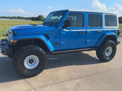New 2026 Jeep Wrangler Unlimited Sahara w/ Whitecap Package AWD/4WD image 6