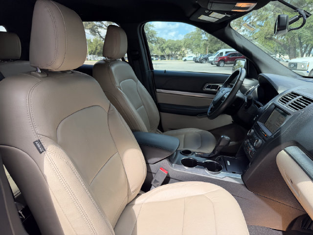 Used 2018 Ford Explorer XLT w/ Equipment Group 202A FWD image 15