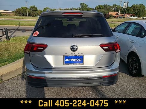 Used 2024 Volkswagen Tiguan SE FWD image 8