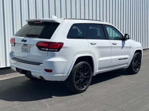 Used 2017 Jeep Grand Cherokee Altitude image 6