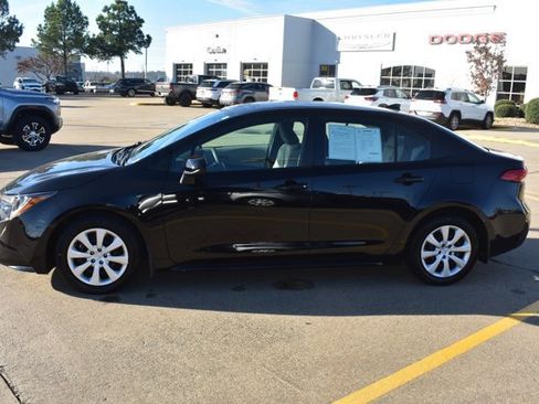 Used 2025 Toyota Corolla LE image 10