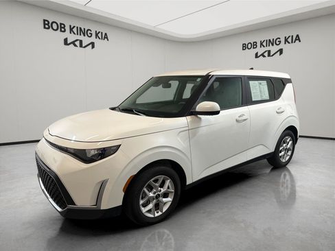 Used 2025 Kia Soul LX w/ LX Technology Package FWD image 1