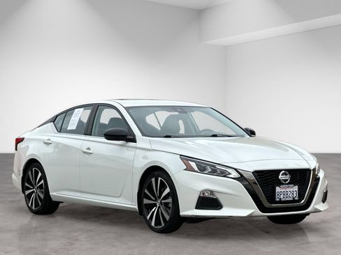 Used 2020 Nissan Altima 2.5 SR w/ Premium Package FWD image 9