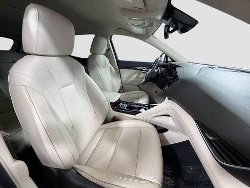 Used 2021 Buick Envision Essence FWD image 28