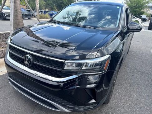 Certified 2023 Volkswagen Taos SE w/ Panoramic Sunroof Package FWD image 3