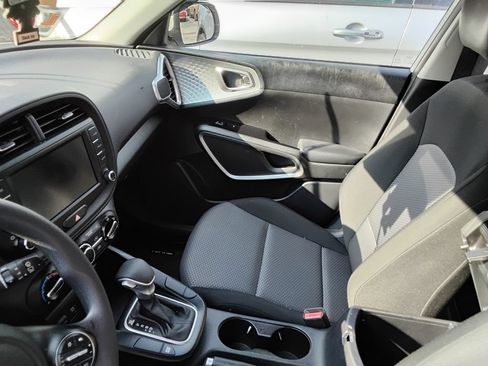 Used 2024 Kia Soul LX FWD image 8
