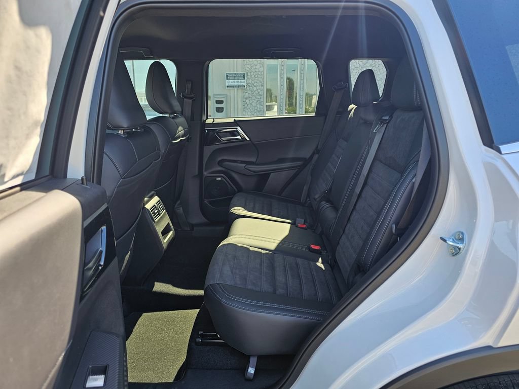 Used 2026 Mitsubishi Outlander LE AWD/4WD image 13