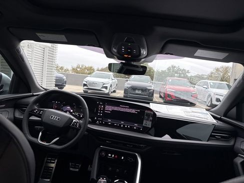New 2025 Audi SQ5 Premium Plus image 18