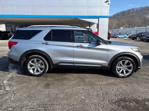 Used 2020 Ford Explorer Platinum w/ Premium Technology Package image 6