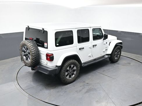 Used 2018 Jeep Wrangler Unlimited Sahara AWD/4WD image 36