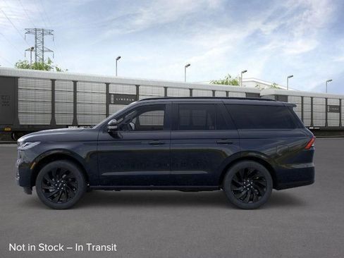 New 2026 Lincoln Navigator Reserve image 3
