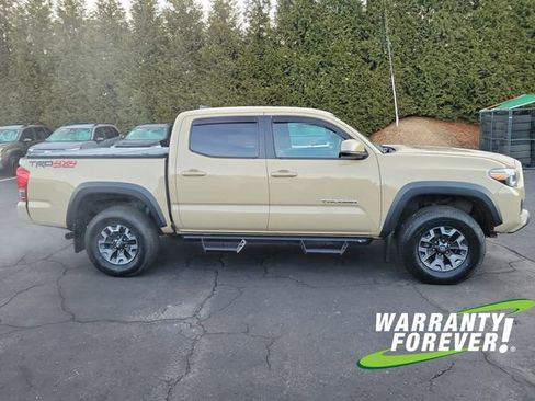 Used 2017 Toyota Tacoma TRD Off-Road image 8