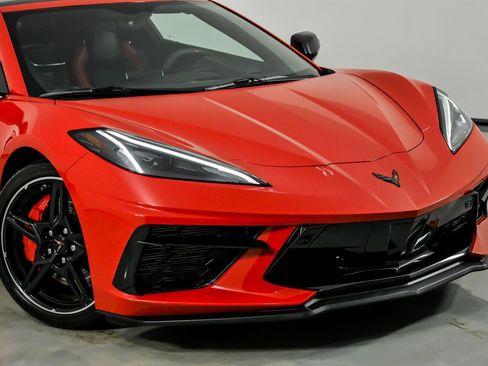 Used 2022 Chevrolet Corvette Stingray Premium Cpe w/ Z51 Performance Package image 3