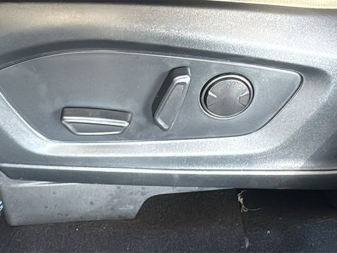 Certified 2020 Ford Explorer XLT w/ Equipment Group 202A image 19