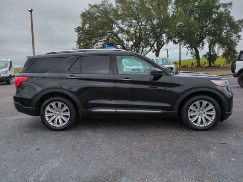 Used 2022 Ford Explorer Limited w/ Equipment Group 301A RWD image 3
