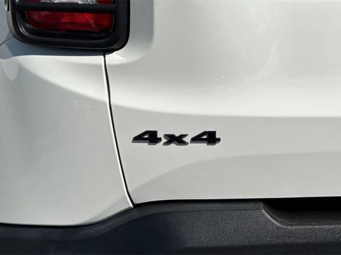 Used 2018 Jeep Renegade Altitude image 27