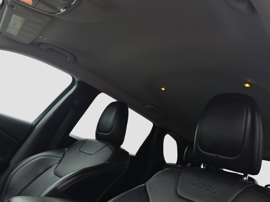 Used 2019 Jeep Cherokee Limited AWD/4WD image 8