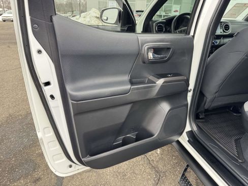 Certified 2022 Toyota Tacoma TRD Off-Road image 24